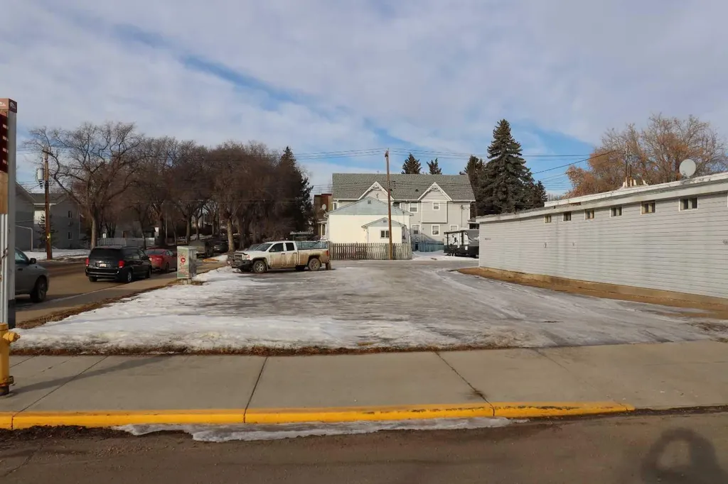 5302 50 Street Ponoka AB T4J 1H4