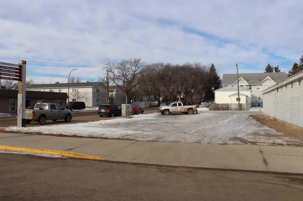5302 50 Street Ponoka AB T4J 1H4