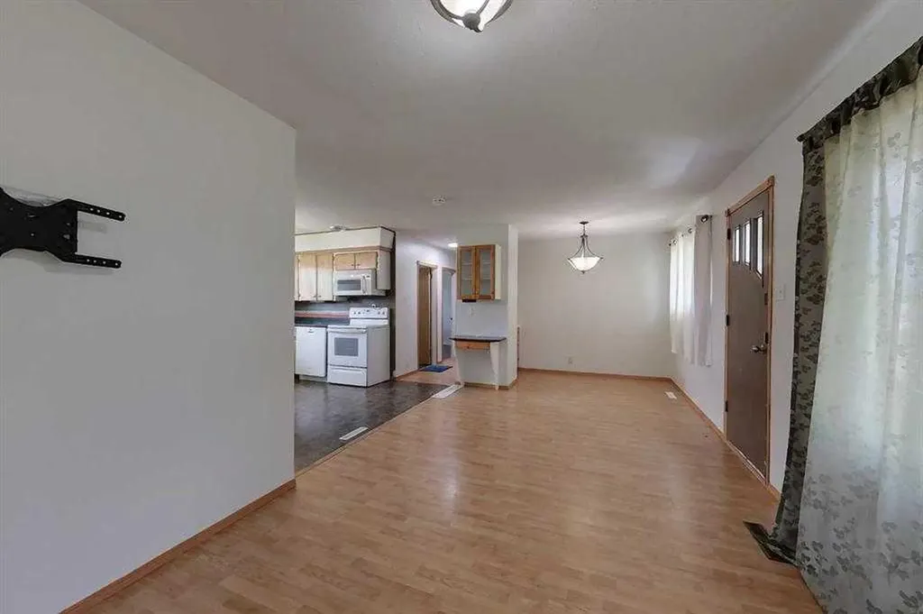 909 5 Avenue SE Slave Lake AB T0G 2A3