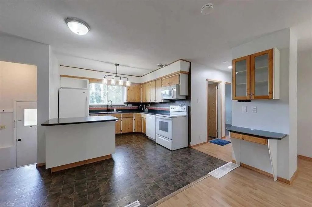 909 5 Avenue SE Slave Lake AB T0G 2A3