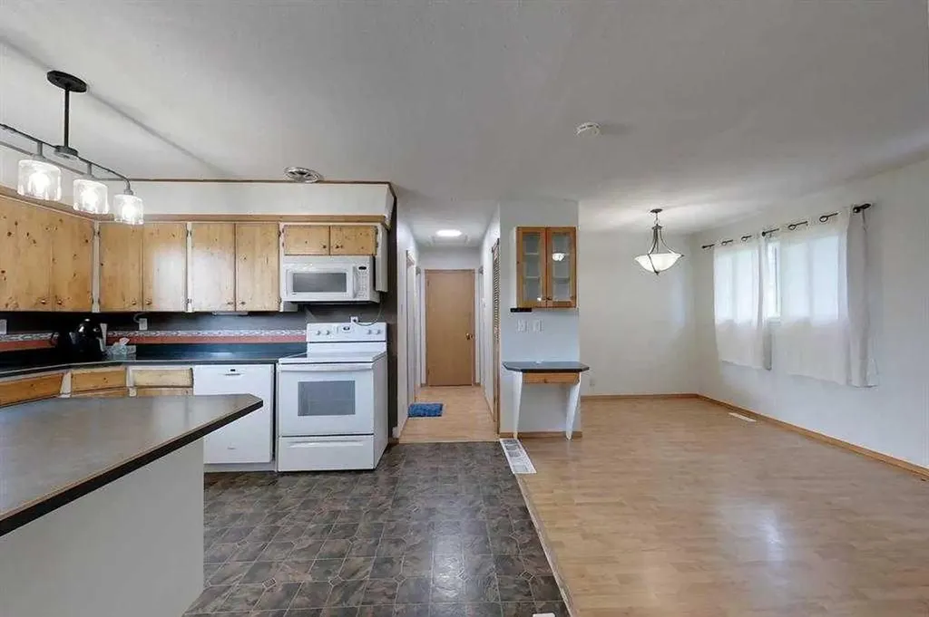 909 5 Avenue SE Slave Lake AB T0G 2A3