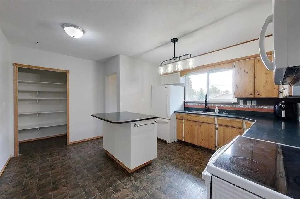 909 5 Avenue SE Slave Lake AB T0G 2A3