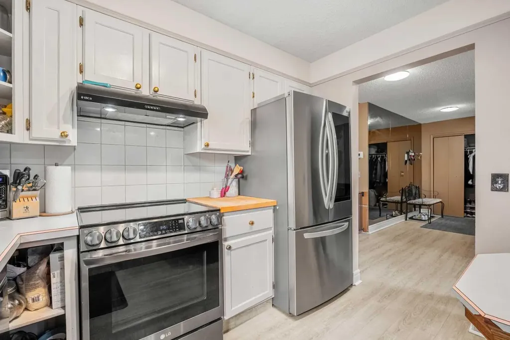 20 Bedwood Hill NE Calgary AB T3K 1L9
