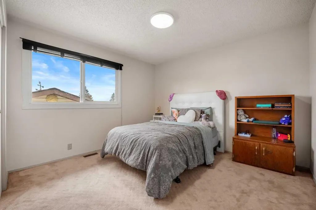 20 Bedwood Hill NE Calgary AB T3K 1L9