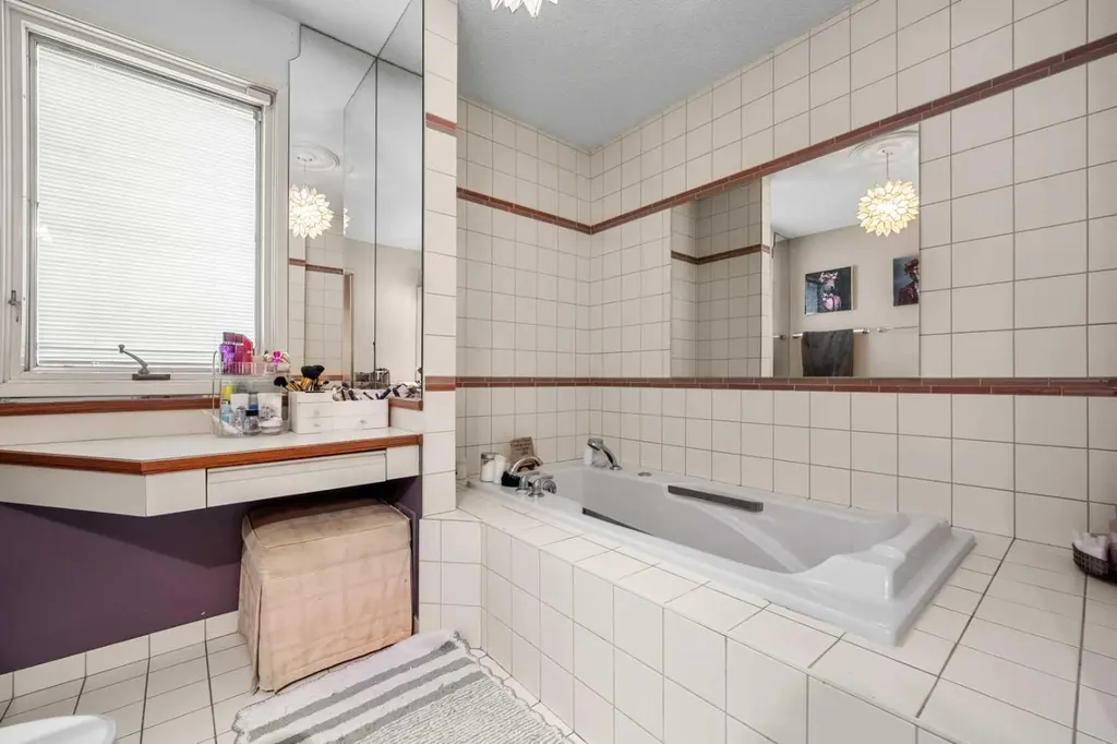 20 Bedwood Hill NE Calgary AB T3K 1L9
