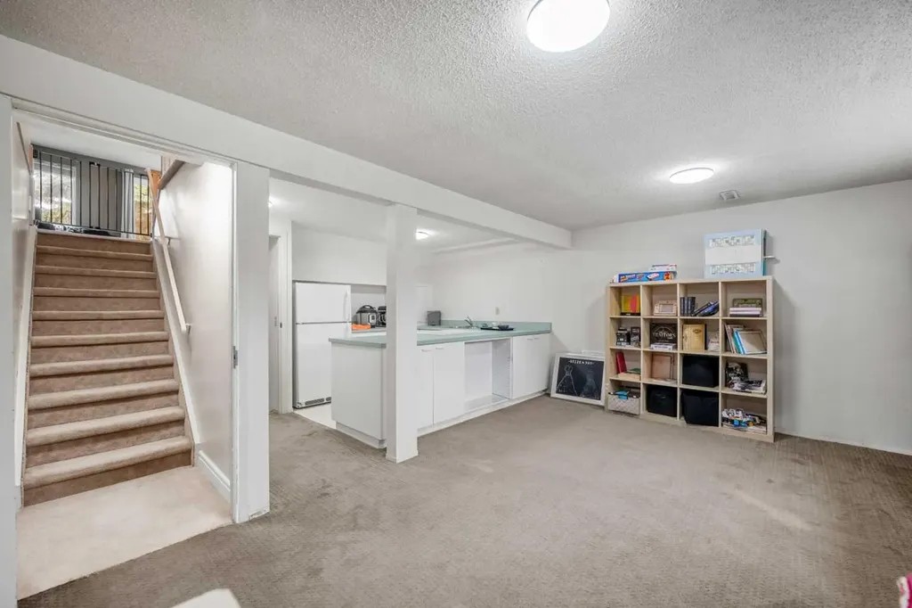 20 Bedwood Hill NE Calgary AB T3K 1L9