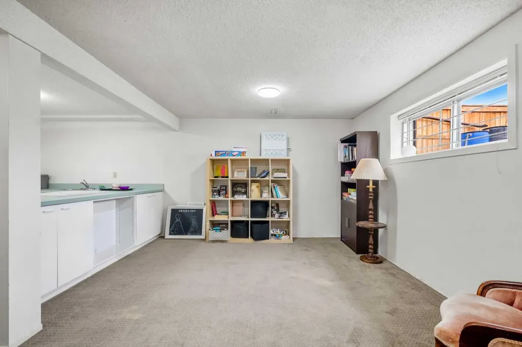 20 Bedwood Hill NE Calgary AB T3K 1L9
