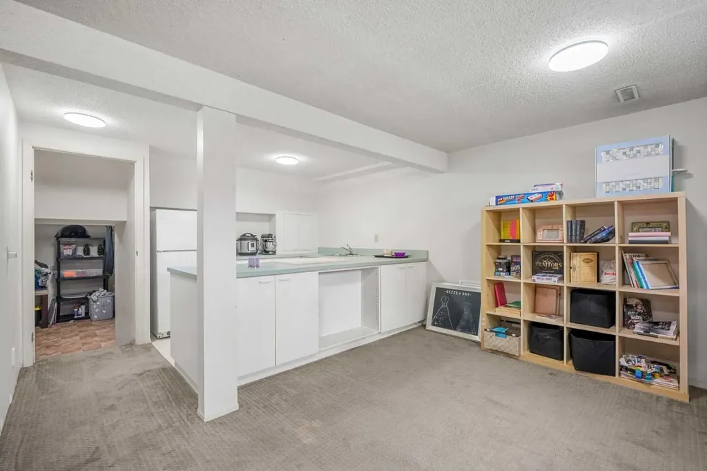 20 Bedwood Hill NE Calgary AB T3K 1L9