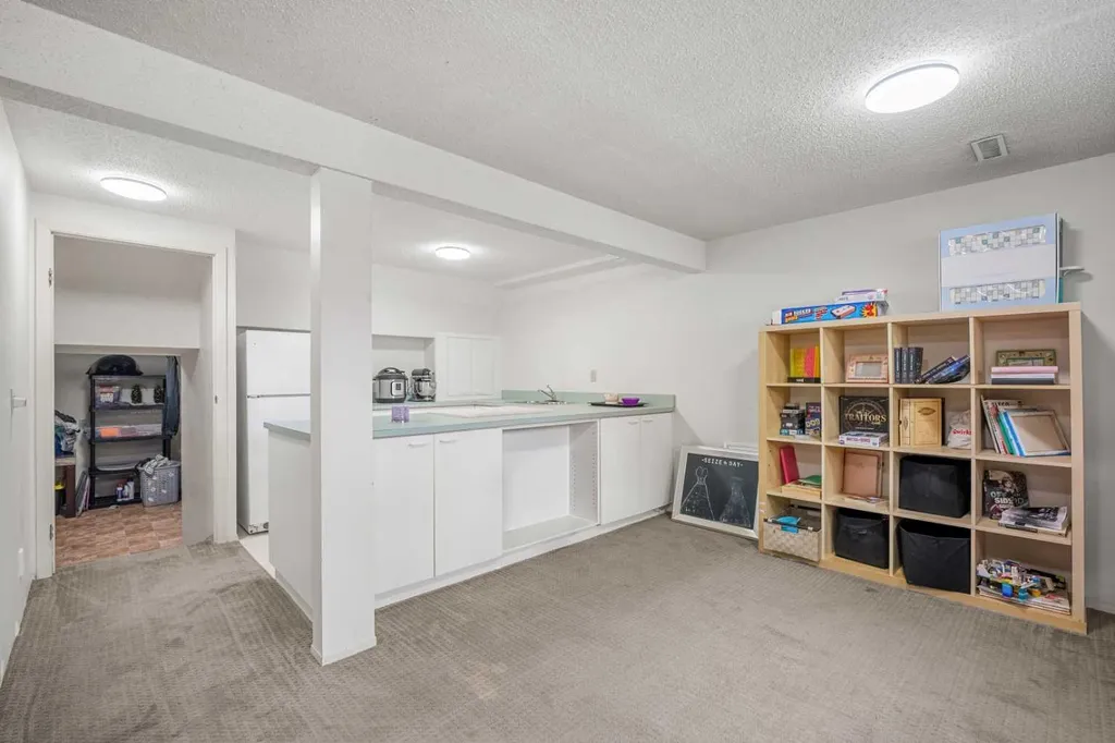 20 Bedwood Hill NE Calgary AB T3K 1L9