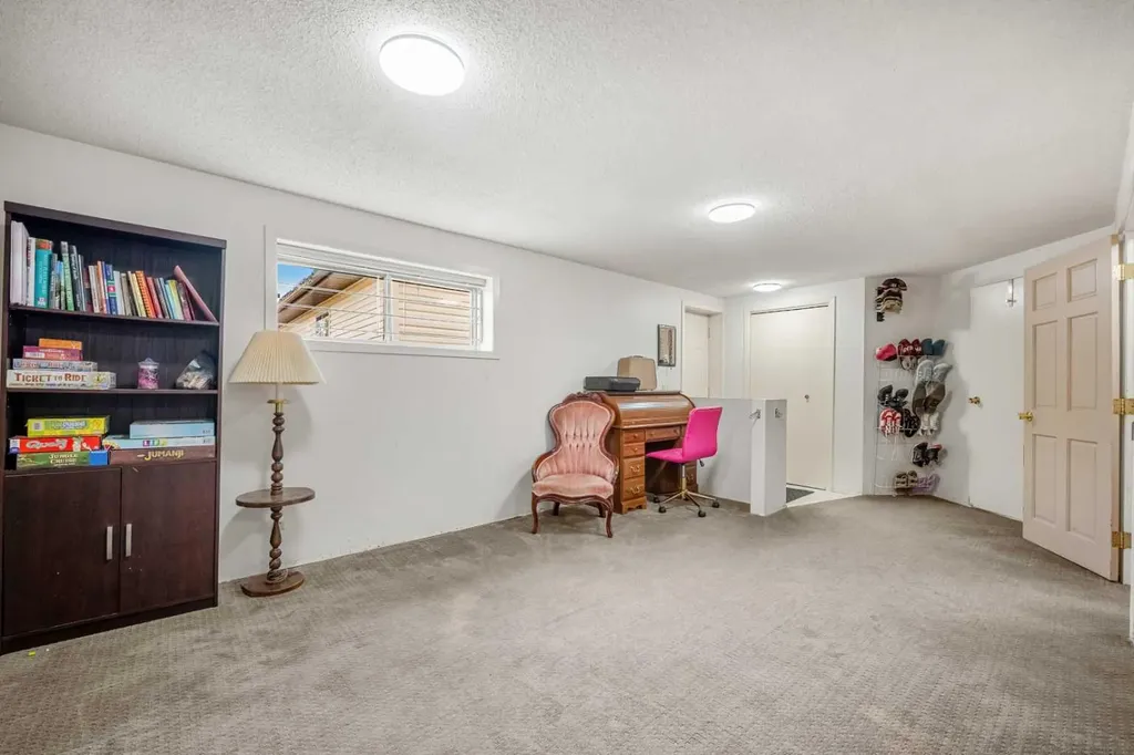 20 Bedwood Hill NE Calgary AB T3K 1L9