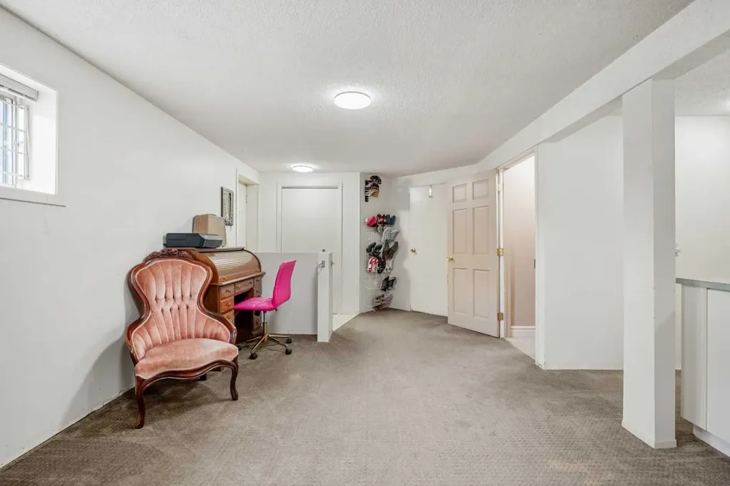20 Bedwood Hill NE Calgary AB T3K 1L9