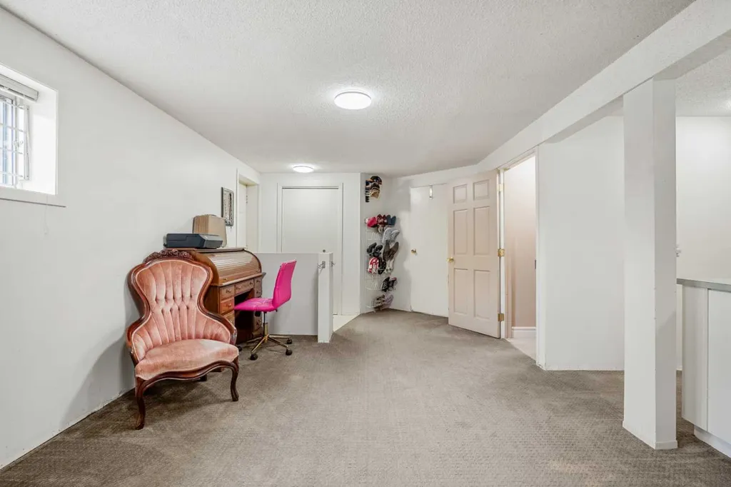 20 Bedwood Hill NE Calgary AB T3K 1L9