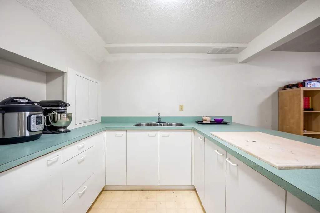 20 Bedwood Hill NE Calgary AB T3K 1L9