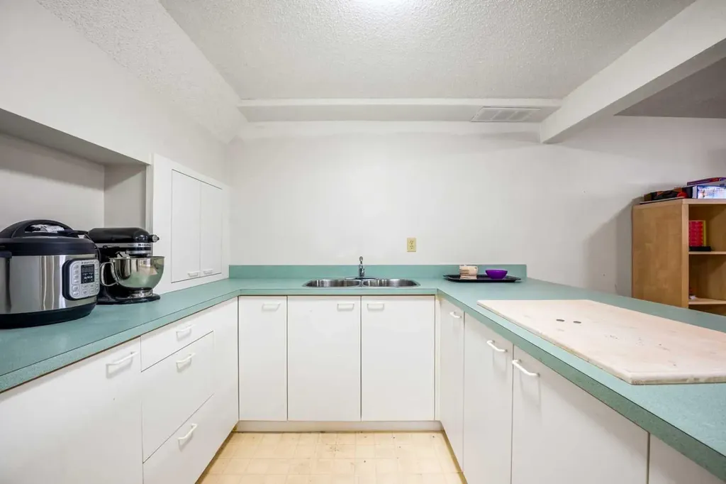 20 Bedwood Hill NE Calgary AB T3K 1L9