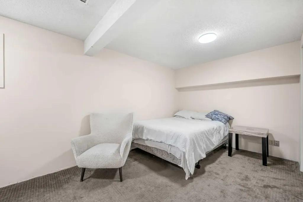 20 Bedwood Hill NE Calgary AB T3K 1L9