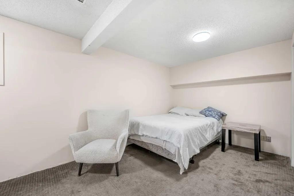 20 Bedwood Hill NE Calgary AB T3K 1L9