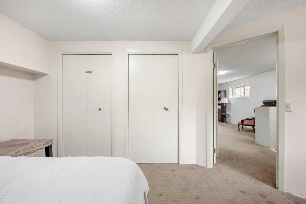 20 Bedwood Hill NE Calgary AB T3K 1L9