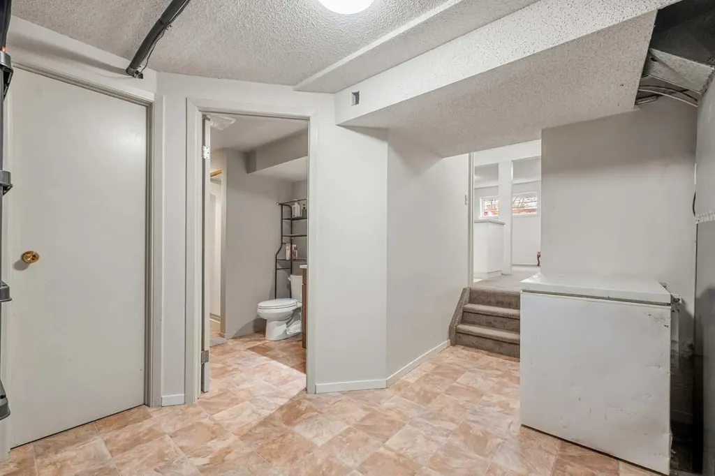 20 Bedwood Hill NE Calgary AB T3K 1L9