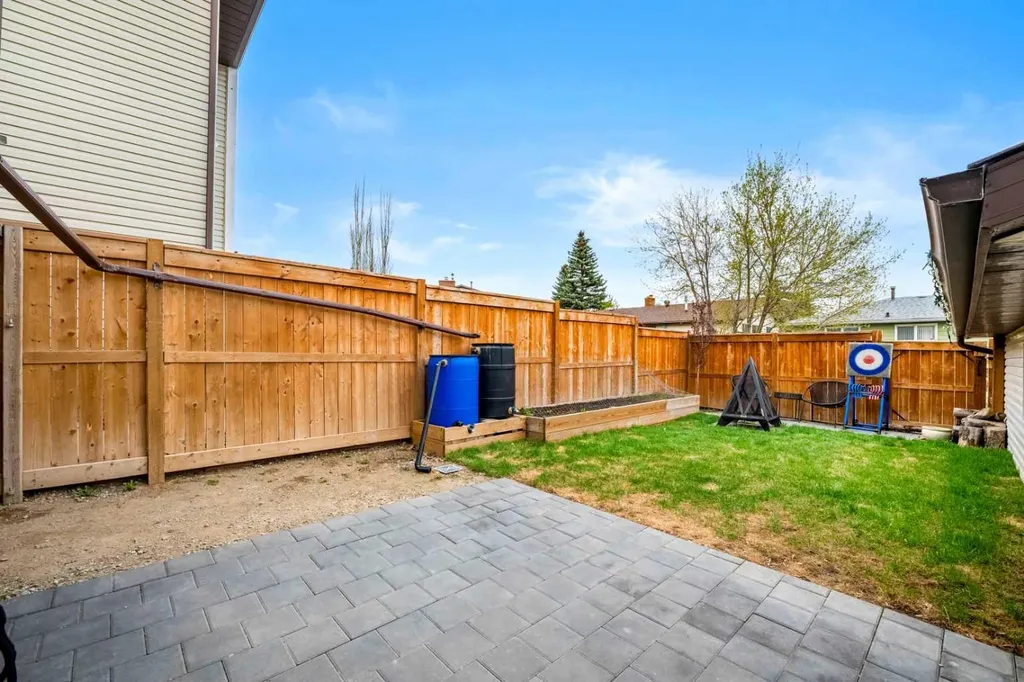 20 Bedwood Hill NE Calgary AB T3K 1L9