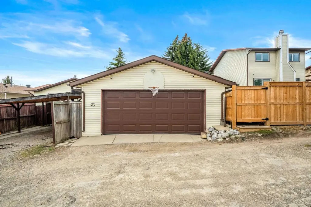20 Bedwood Hill NE Calgary AB T3K 1L9