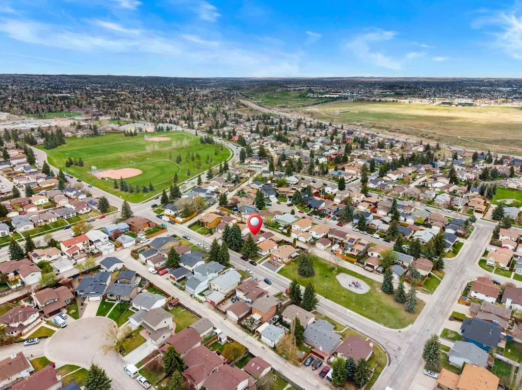 20 Bedwood Hill NE Calgary AB T3K 1L9