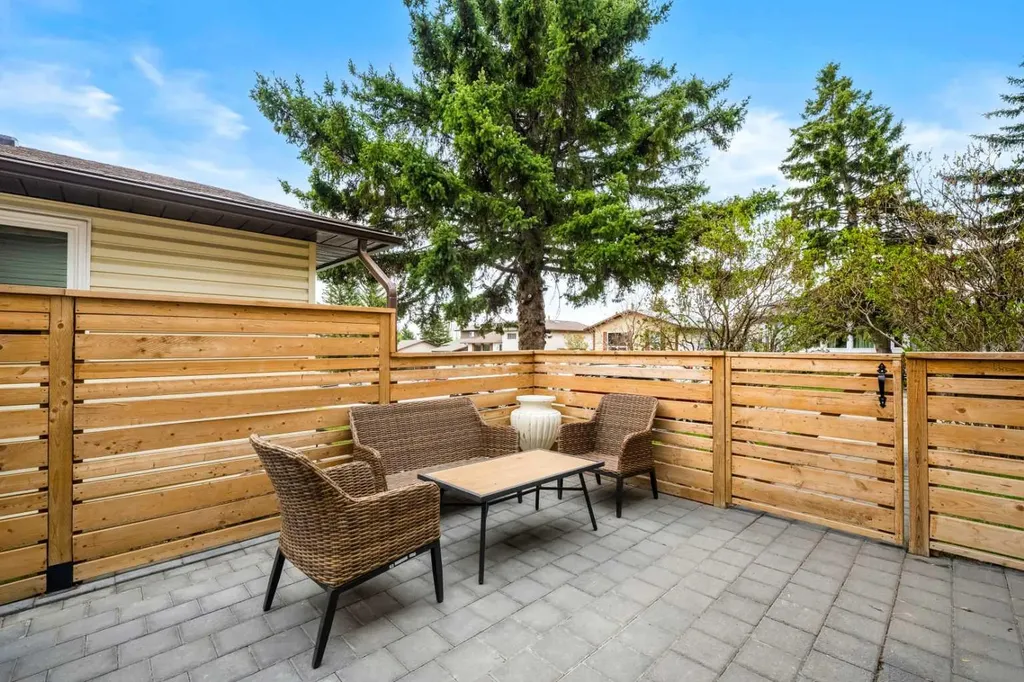 20 Bedwood Hill NE Calgary AB T3K 1L9