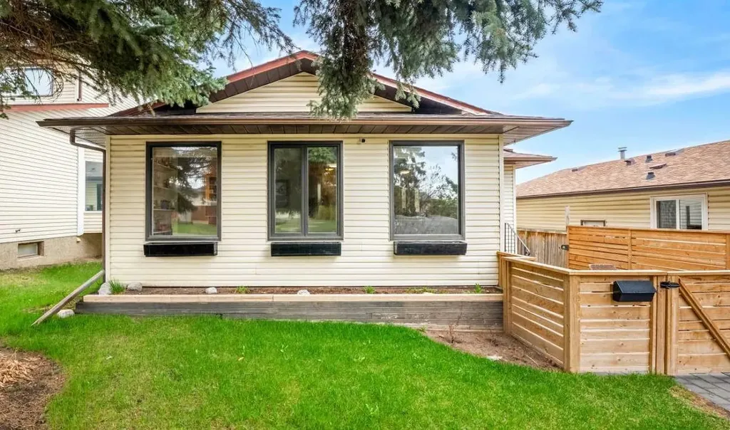 20 Bedwood Hill NE Calgary AB T3K 1L9