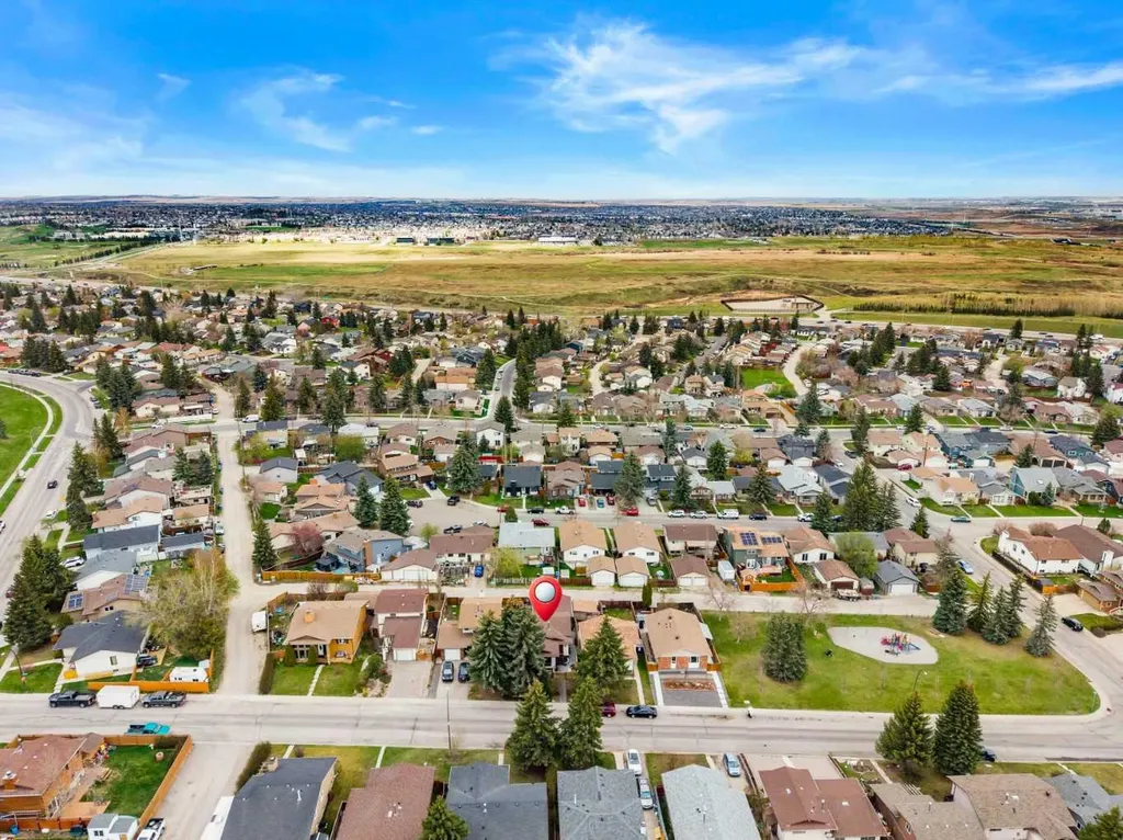 20 Bedwood Hill NE Calgary AB T3K 1L9