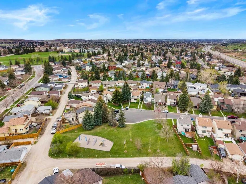 20 Bedwood Hill NE Calgary AB T3K 1L9
