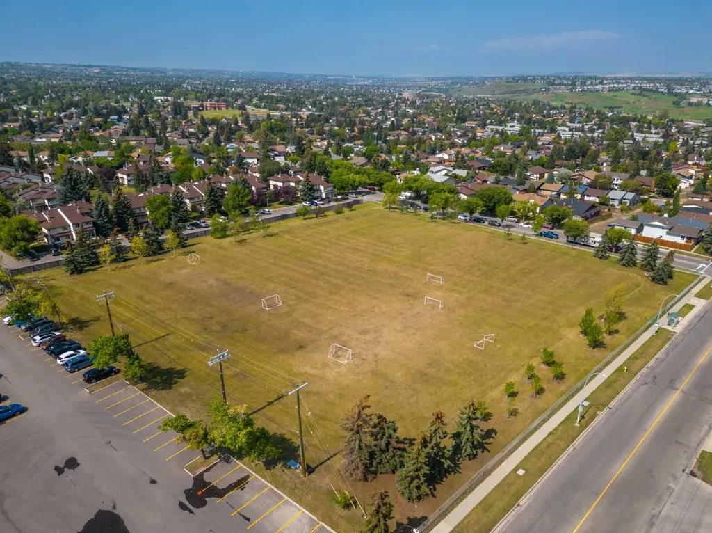 20 Bedwood Hill NE Calgary AB T3K 1L9