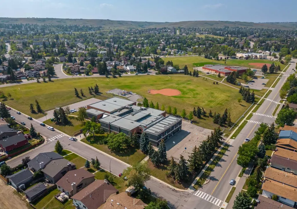 20 Bedwood Hill NE Calgary AB T3K 1L9