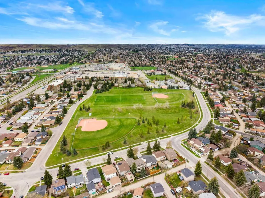 20 Bedwood Hill NE Calgary AB T3K 1L9