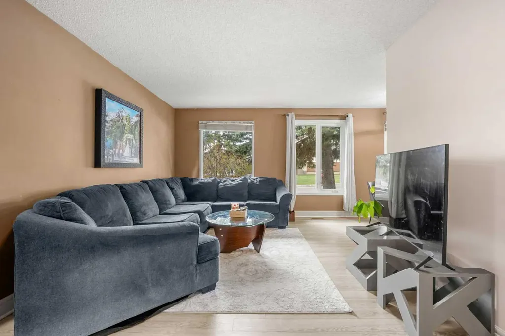 20 Bedwood Hill NE Calgary AB T3K 1L9