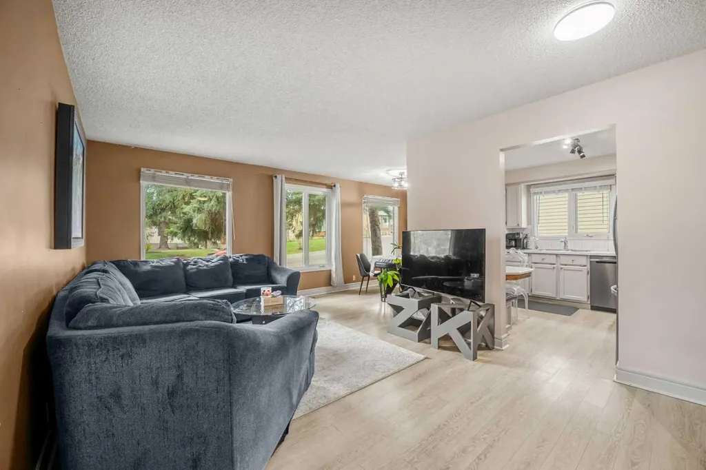 20 Bedwood Hill NE Calgary AB T3K 1L9