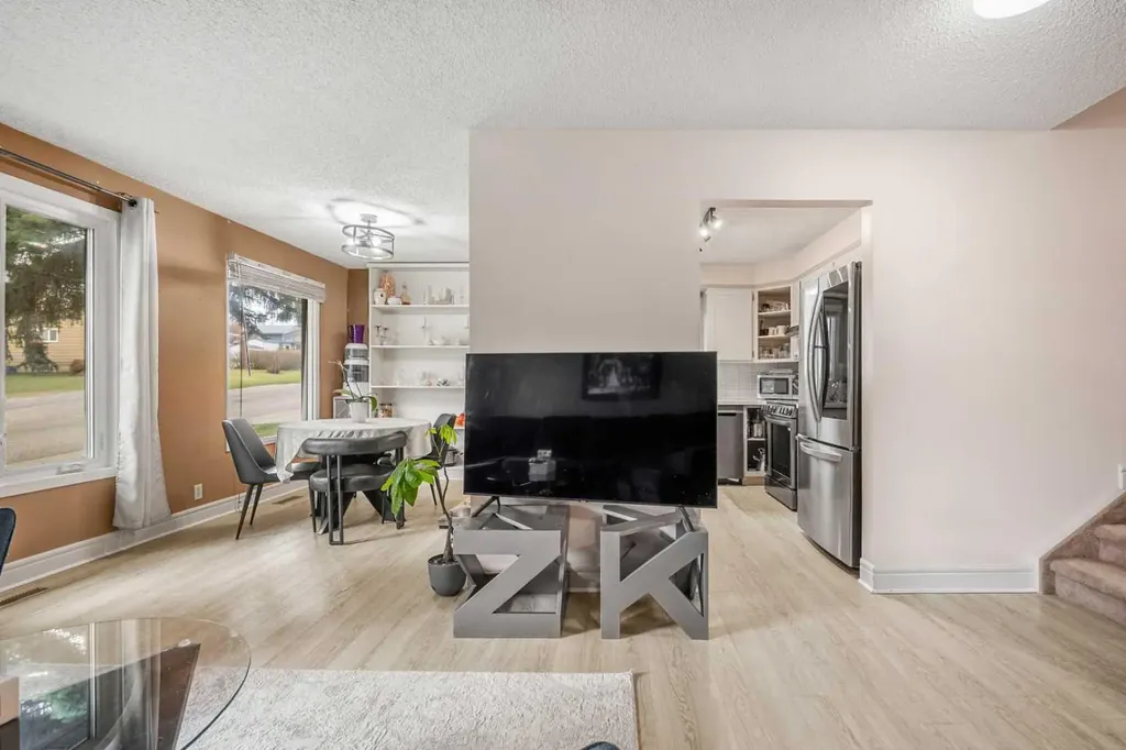 20 Bedwood Hill NE Calgary AB T3K 1L9