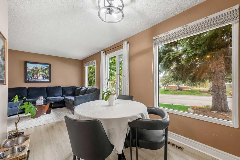 20 Bedwood Hill NE Calgary AB T3K 1L9