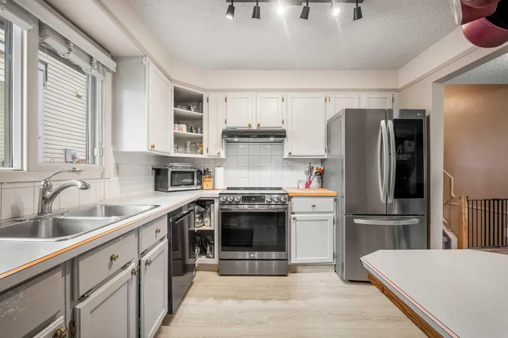 20 Bedwood Hill NE Calgary AB T3K 1L9