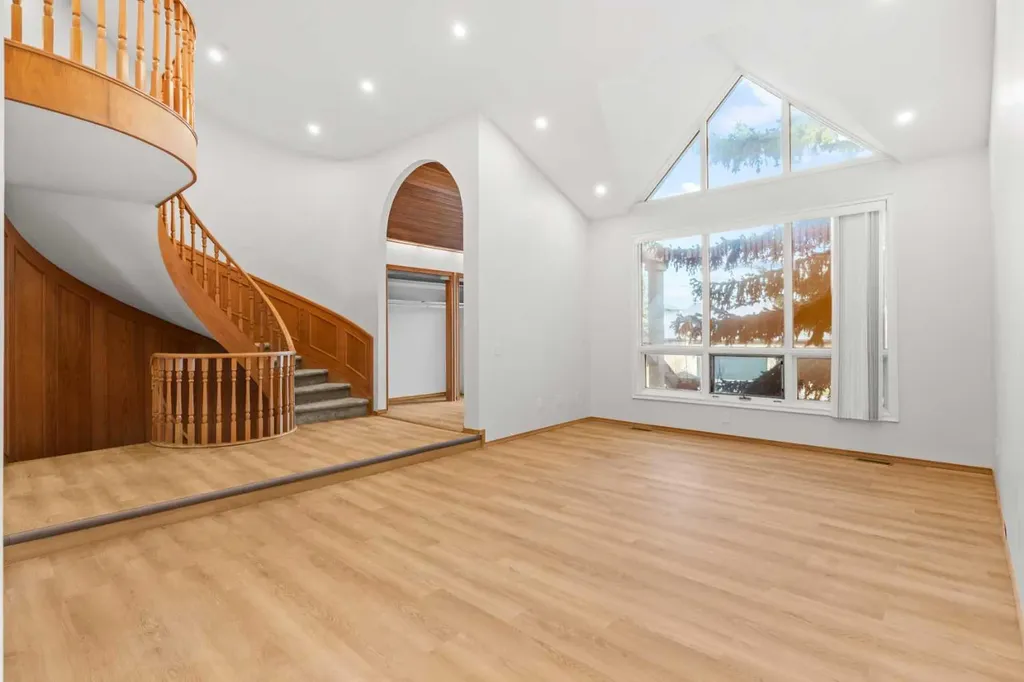 15 Patterson Drive SW Calgary AB T3H 2B8