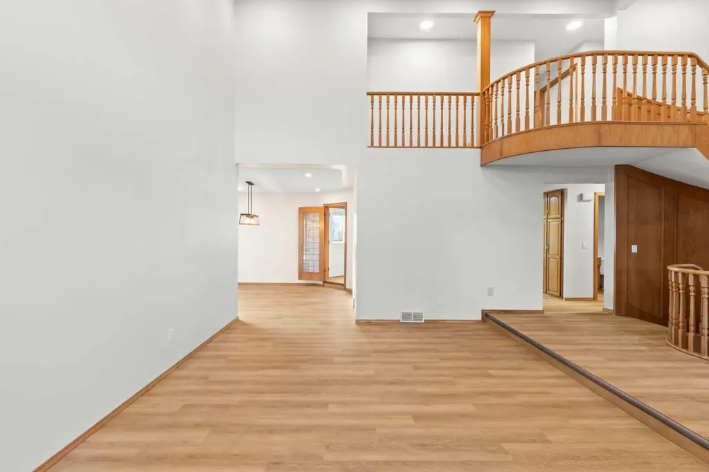 15 Patterson Drive SW Calgary AB T3H 2B8