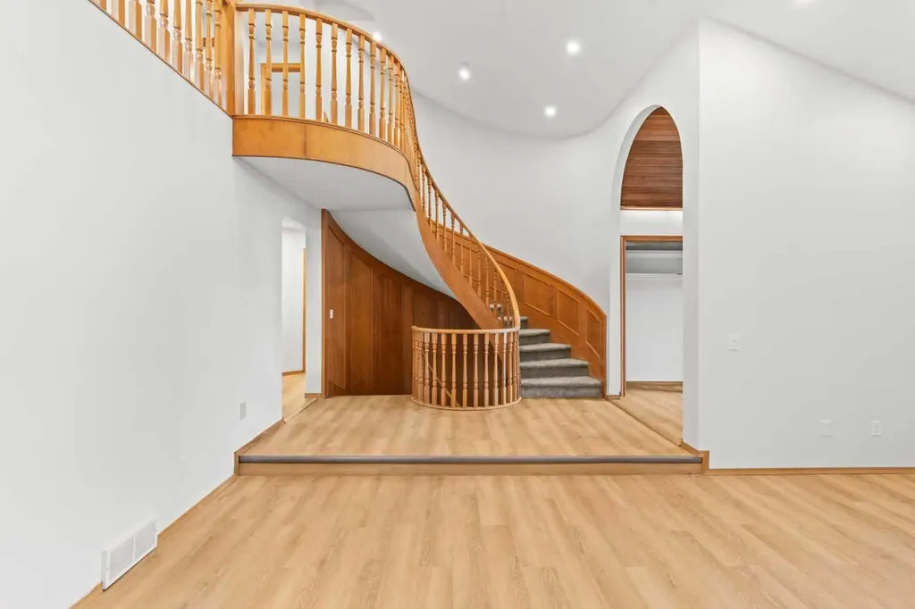 15 Patterson Drive SW Calgary AB T3H 2B8