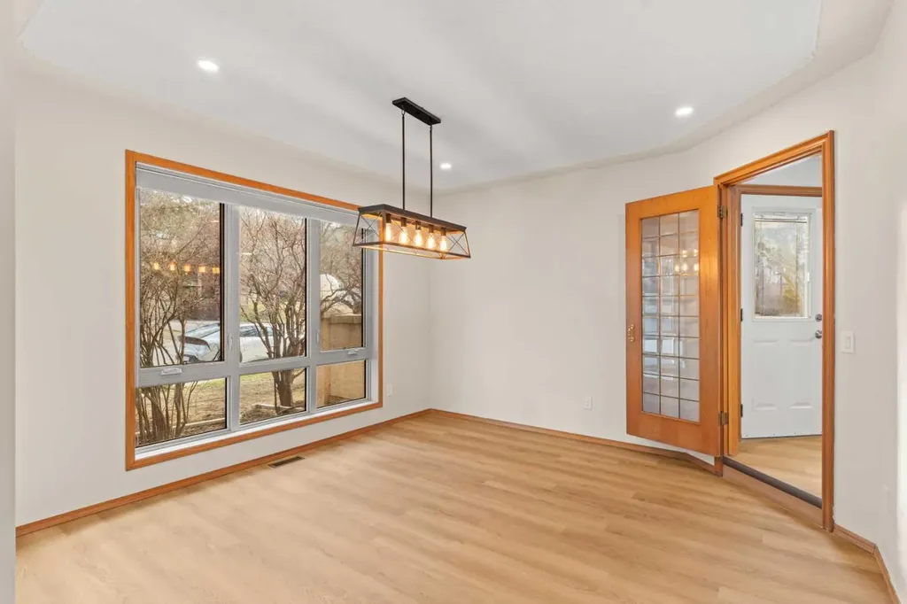 15 Patterson Drive SW Calgary AB T3H 2B8
