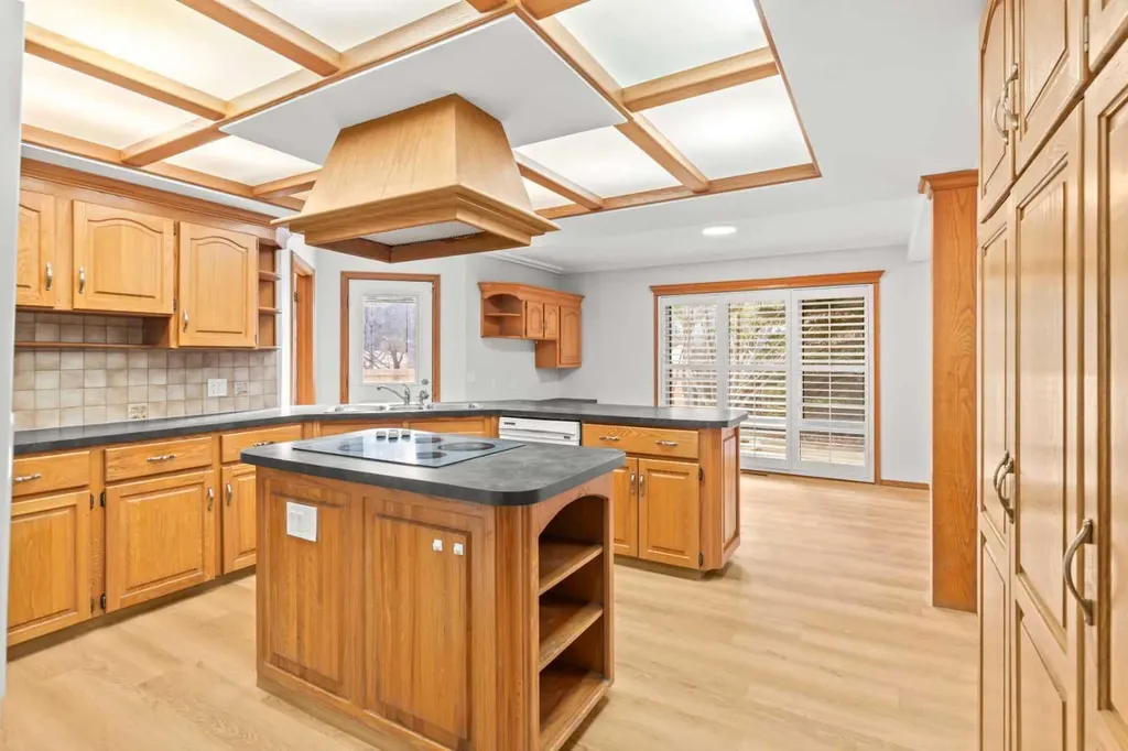 15 Patterson Drive SW Calgary AB T3H 2B8