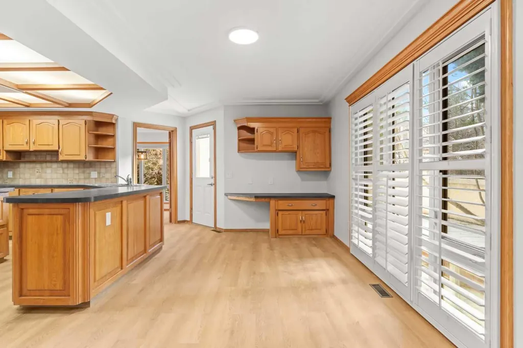 15 Patterson Drive SW Calgary AB T3H 2B8