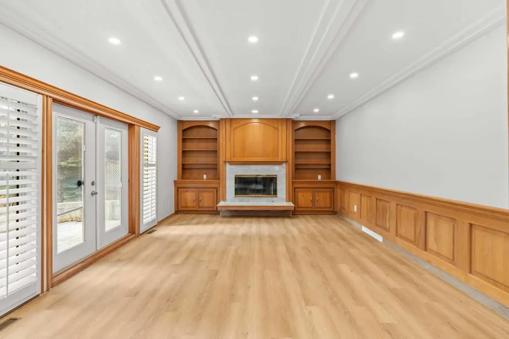 15 Patterson Drive SW Calgary AB T3H 2B8