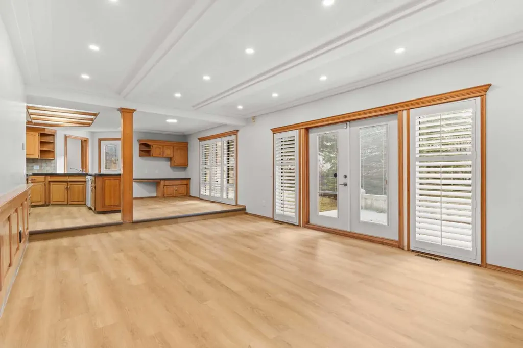 15 Patterson Drive SW Calgary AB T3H 2B8
