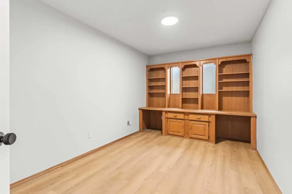 15 Patterson Drive SW Calgary AB T3H 2B8