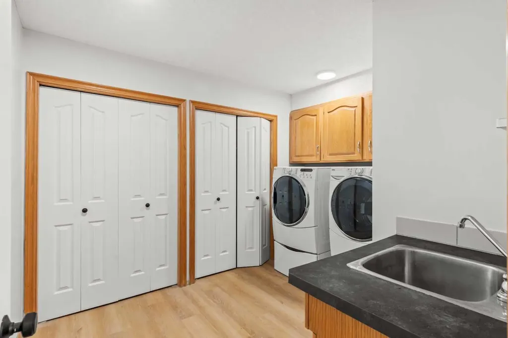 15 Patterson Drive SW Calgary AB T3H 2B8