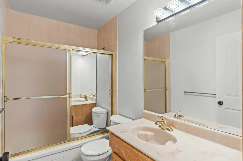 15 Patterson Drive SW Calgary AB T3H 2B8
