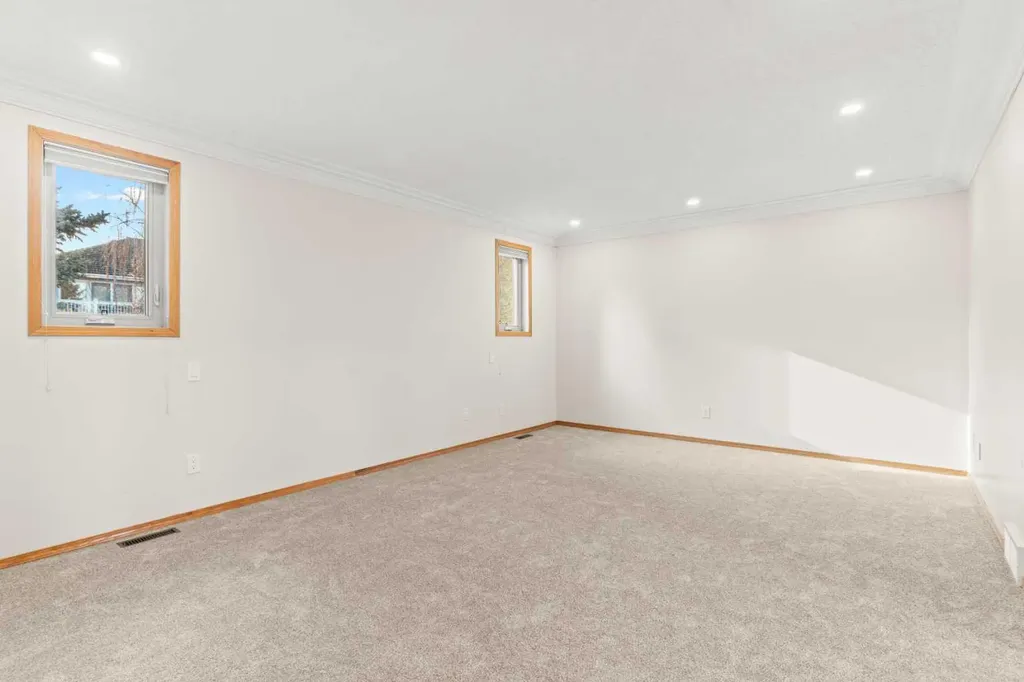 15 Patterson Drive SW Calgary AB T3H 2B8