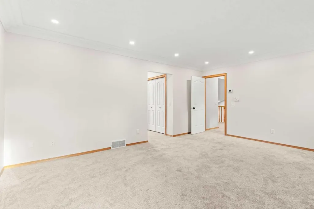 15 Patterson Drive SW Calgary AB T3H 2B8